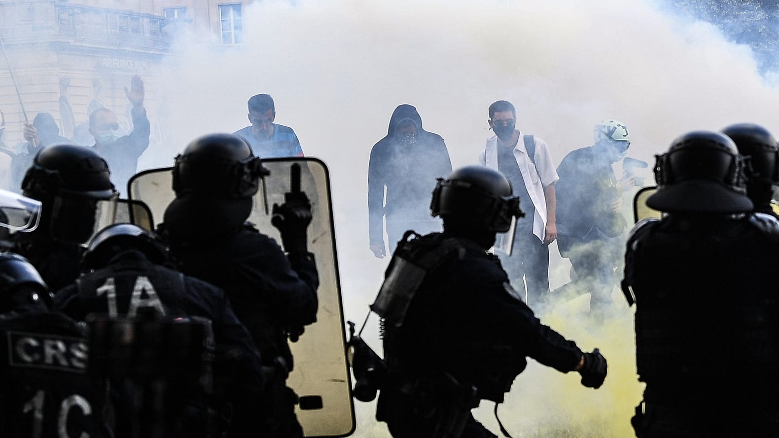 Polémica en Francia por los enfrentamientos con la policía en la manifestación de sanitarios 