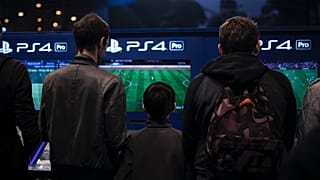 PS4 Fransa'da yaklaşık 200 euro satılıyor