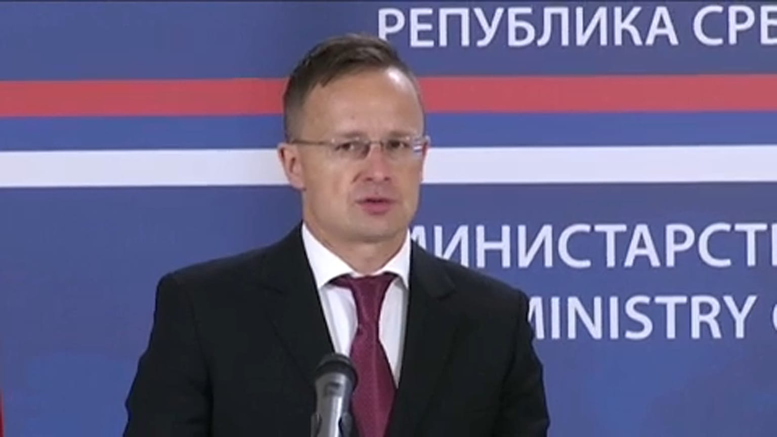 Szijjártó Péter közös sajtótájékoztatón Ivica Dačić-csal Belgrádban 