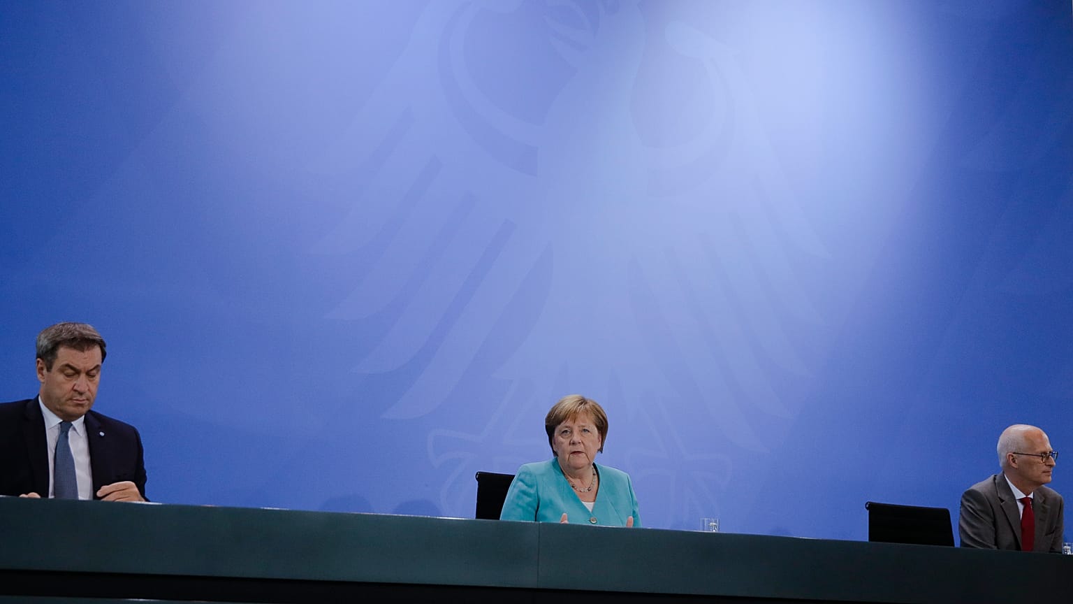 Pressekonferenz mit Markus Söder, Angela Merkel und Peter Tschentscher (v.l.n.r.)