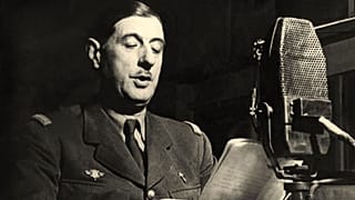 Le général de Gaulle au micro de la BBC, été 1940.