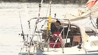 Juan Manuel Ballestero en su velero
