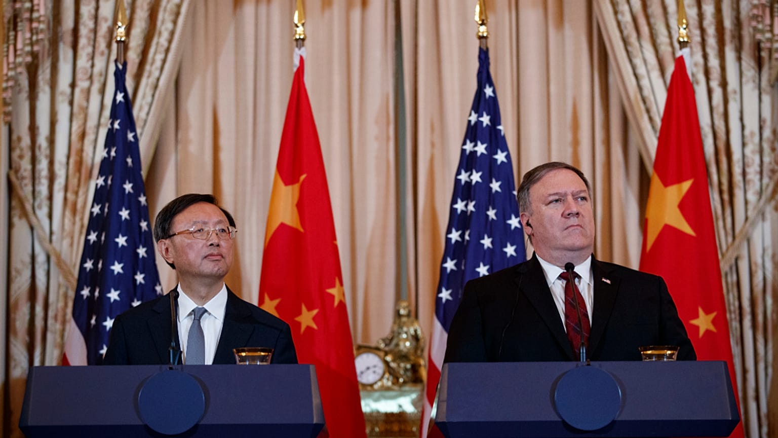 Mike Pompeo (sağ) ve Yang Jiechi / 2018