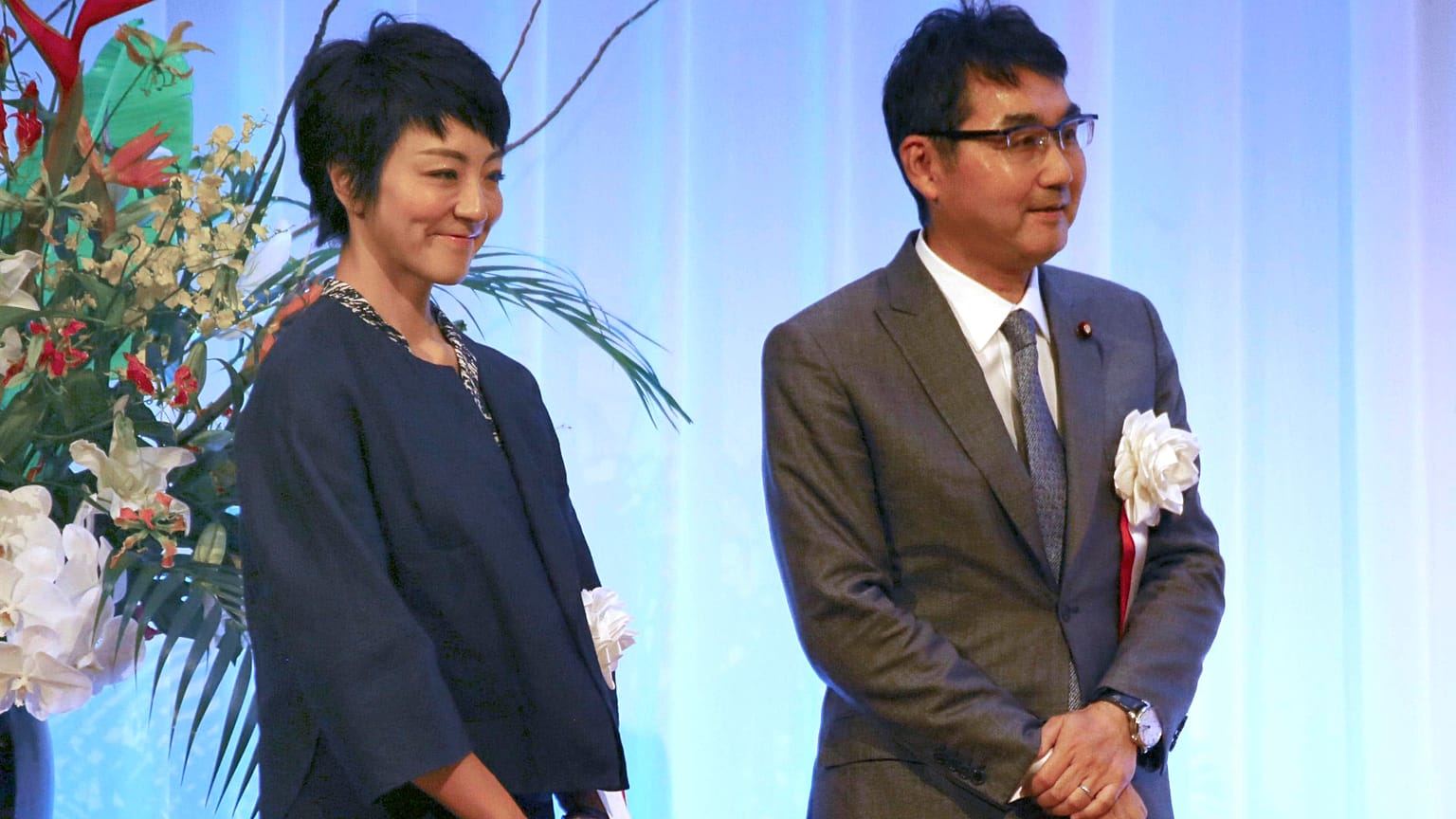 Milletvekili Anri Kawai Anri ve eski Japonya Adalet Bakanı Katsuyuki Kawai