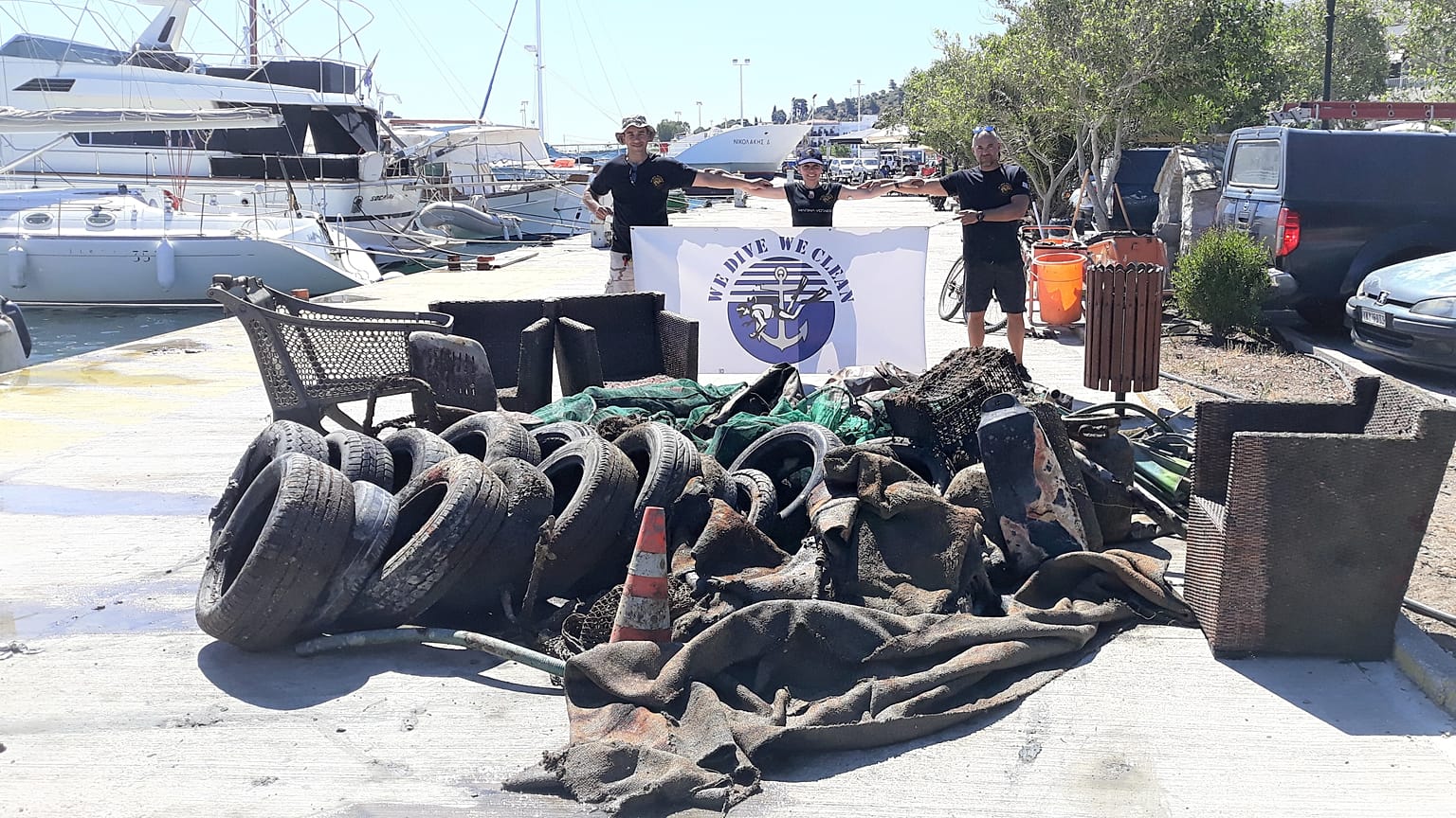 Η ομάδα We Dive We Clean