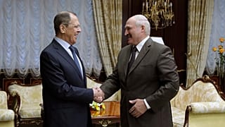 Il ministro degli Esteri russo, Sergey Lavrov e il presidente bielorusso, Alexander Lukashenko