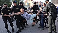 Belarus'ta Lukaşenko'nun rakibi Babariko'nun tutuklanmasına tepkiler sürüyor
