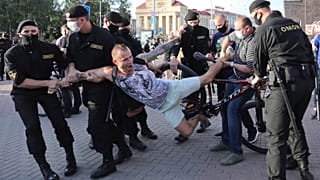 Belarus'ta Lukaşenko'nun rakibi Babariko'nun tutuklanmasına tepkiler sürüyor