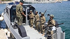 Ο Αρχηγός ΓΕΕΘΑ Στρατηγός Κωνσταντίνος Φλώρος στο Αρχηγείο Στόλου στο Ναύσταθμο Σαλαμίνας