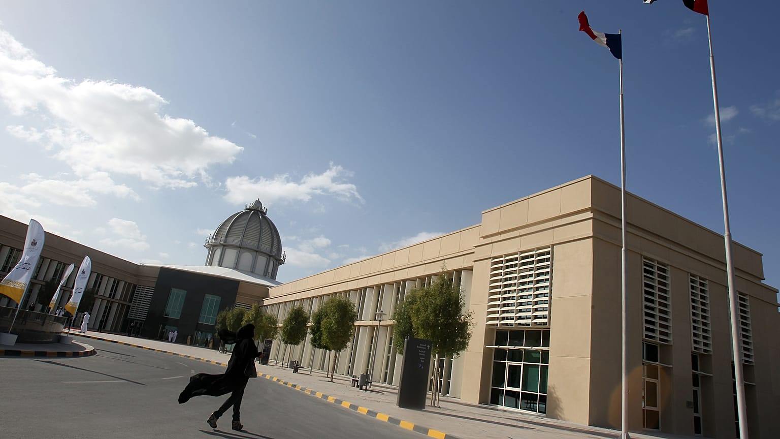 لماذا قد ترتفع طلبات الانتساب إلى الجامعات الإماراتية في أعقاب الوباء العالمي؟