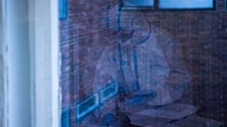 Ápolónő éjszakai műszakban a fővárosi Szent János Kórházban