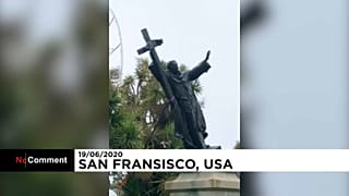 Протестующие валят памятник Фрэнсису Скотту Ки в Сан-Франциско