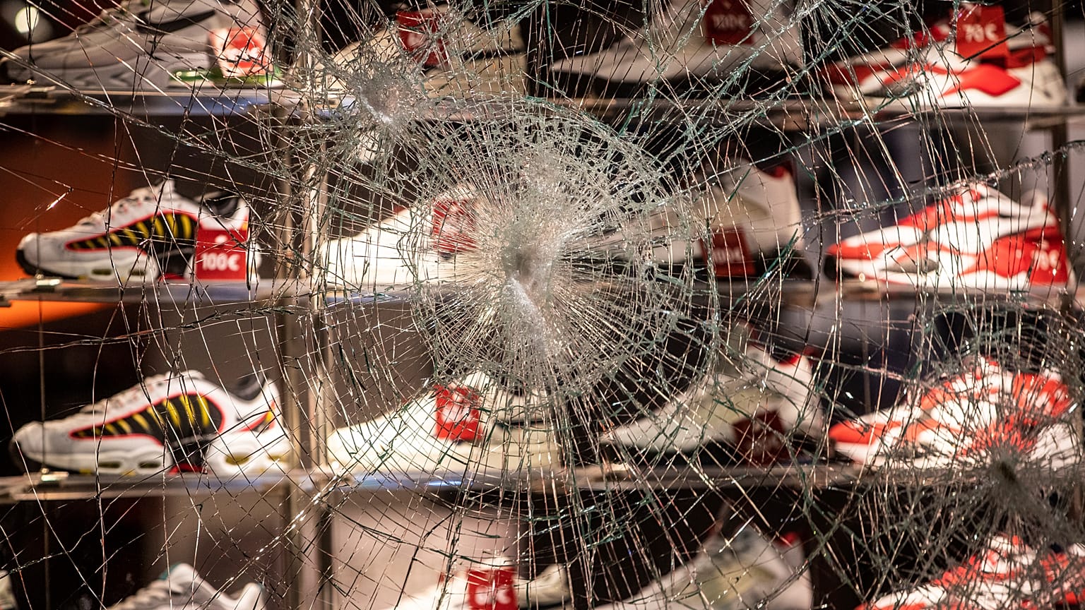 Violentos tumultos em Estugarda