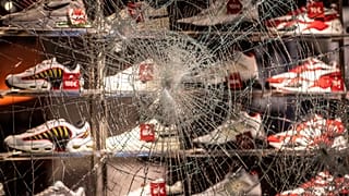 Violentos tumultos em Estugarda