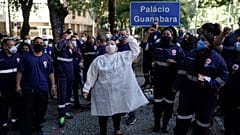 Covid já fez mais de 50.000 mortes no Brasil