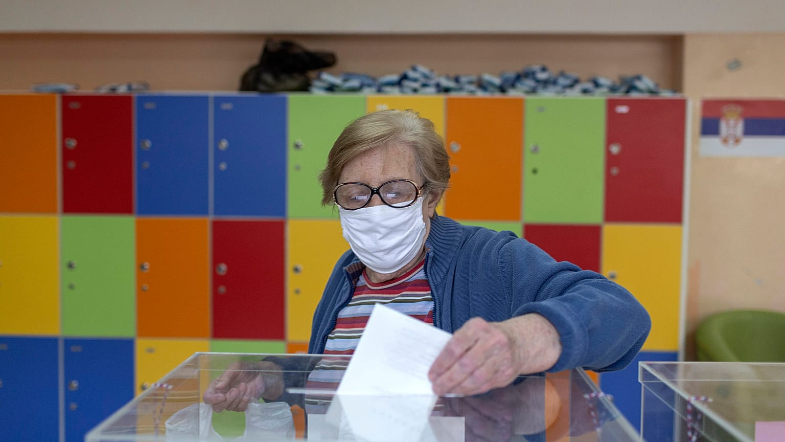 Vucic gana las elecciones serbias por mayoría absoluta