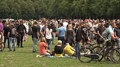 Decenas de detenidos en una marcha contra las medidas anti-COVID-19 en La Haya