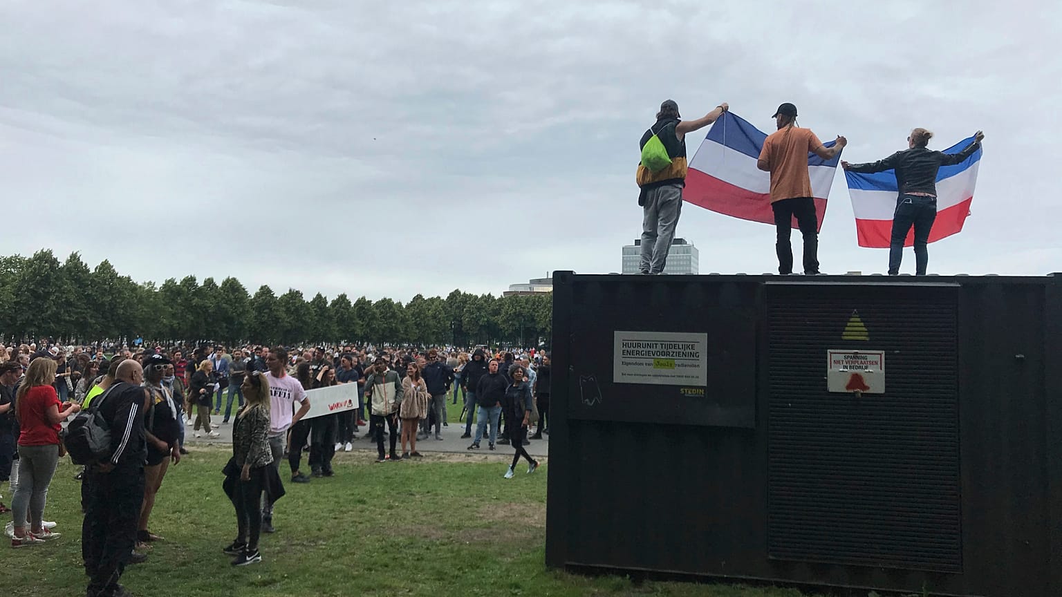  Lahey’deki hükümet binası yakınında yapılan protesto gösterisi