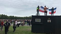  Lahey’deki hükümet binası yakınında yapılan protesto gösterisi