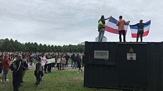 Lahey’deki hükümet binası yakınında yapılan protesto gösterisi