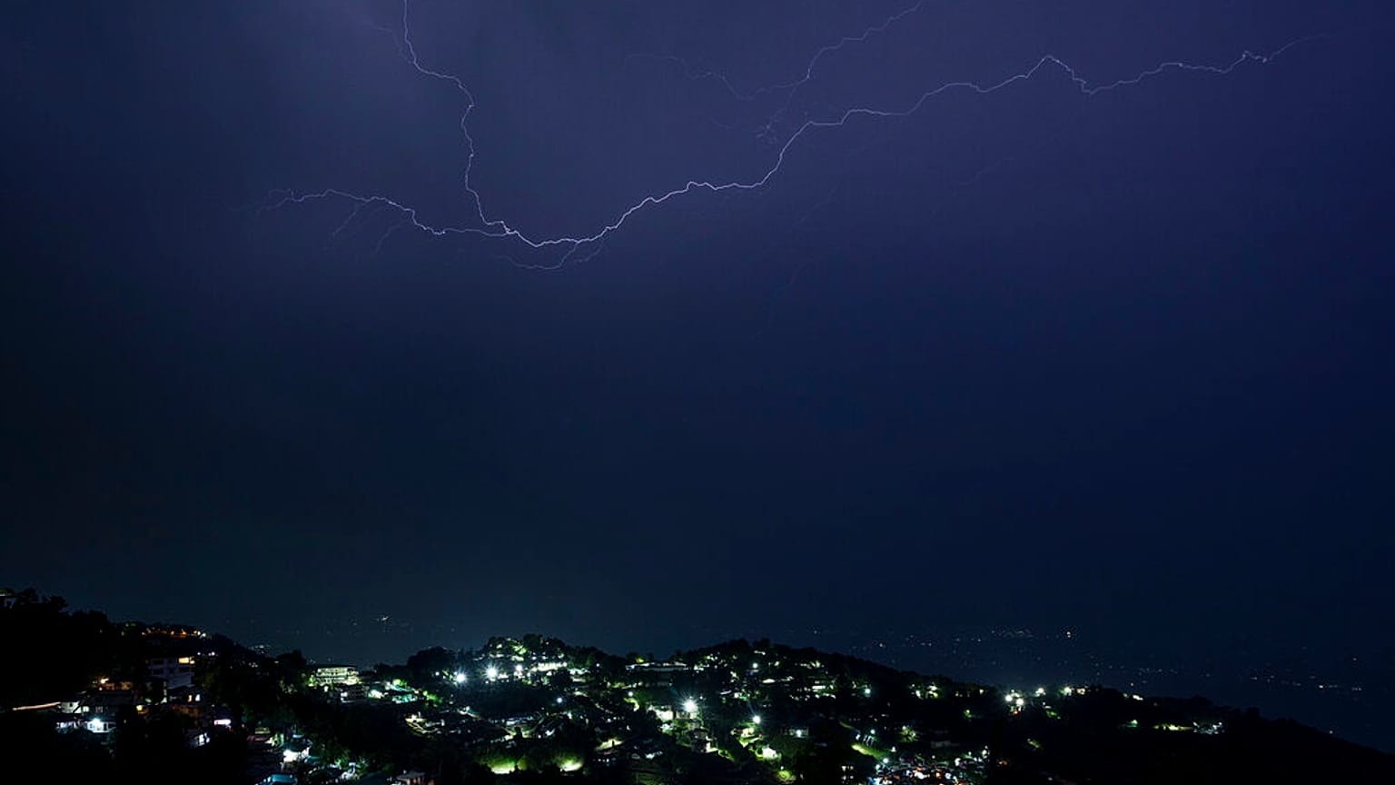 Streaks of lightening 