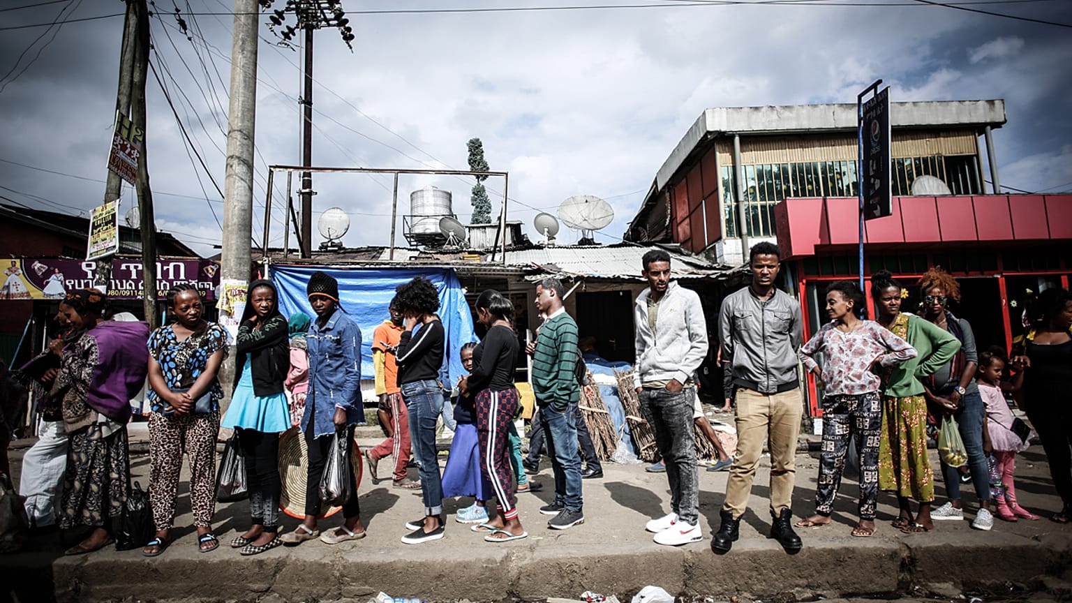 il popoloso sobborgo di Mebrat Hail di Addis Abeba, in Etiopia, è la patria di molti eritrei arrivati dopo che i due paesi hanno firmato un accordo di pace nel 2018.