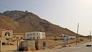 منظر لمبنى إداري يمني في جزيرة سقطرى بعد سيطرة الانفصاليين الجنوبيين عليها - 2020/06/22
