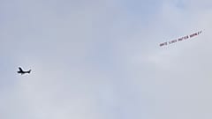 Flugzeug mit Schriftzug