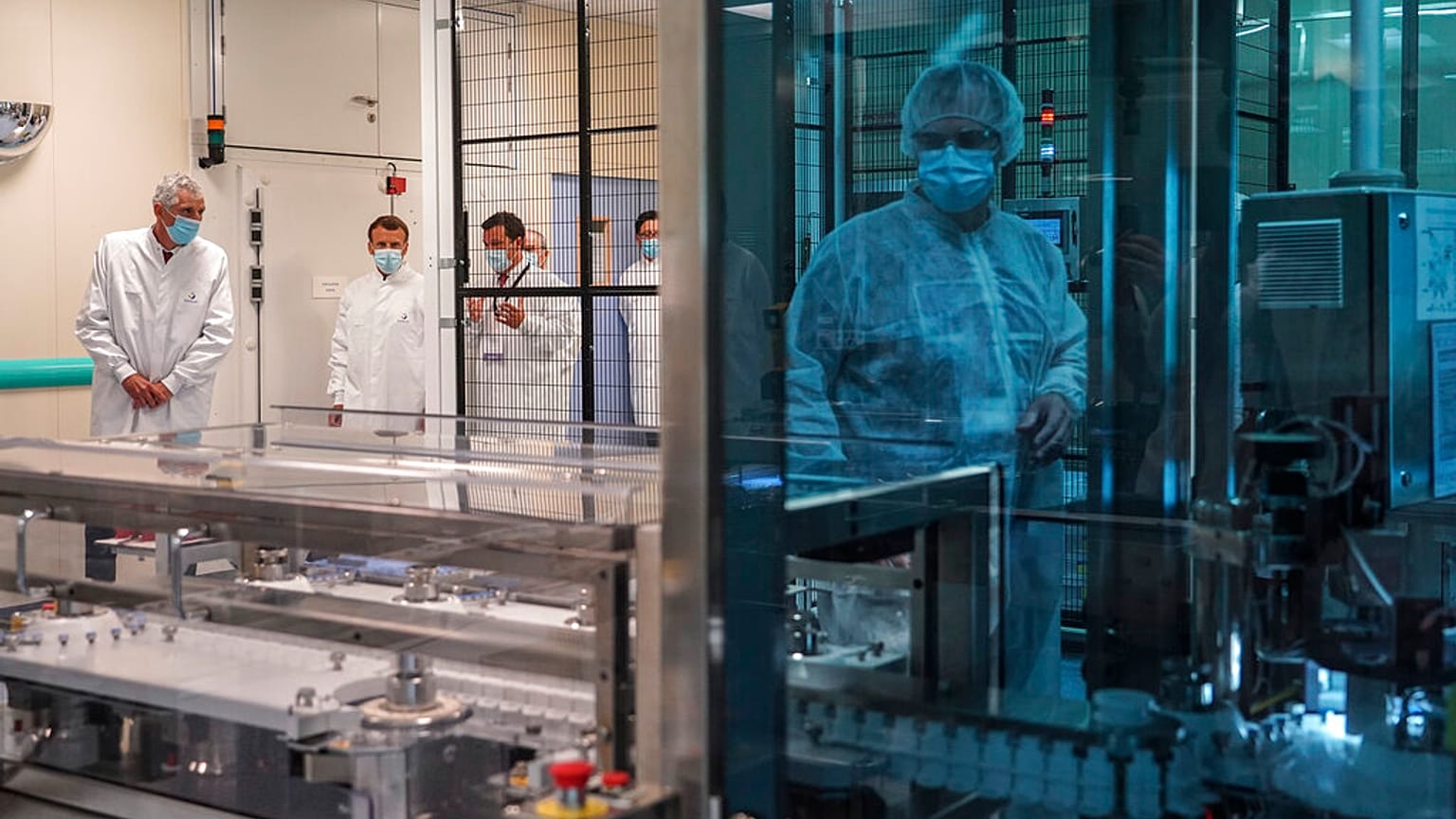Επίσκεψη του Ε. Μακρόν σε εργαστήριο της Sanofi