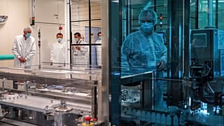 Επίσκεψη του Ε. Μακρόν σε εργαστήριο της Sanofi