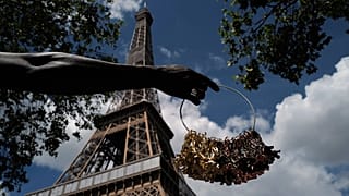 [Photos] Coronavirus : la Tour Eiffel réouvre après sa plus longue fermeture depuis plus de 70 ans