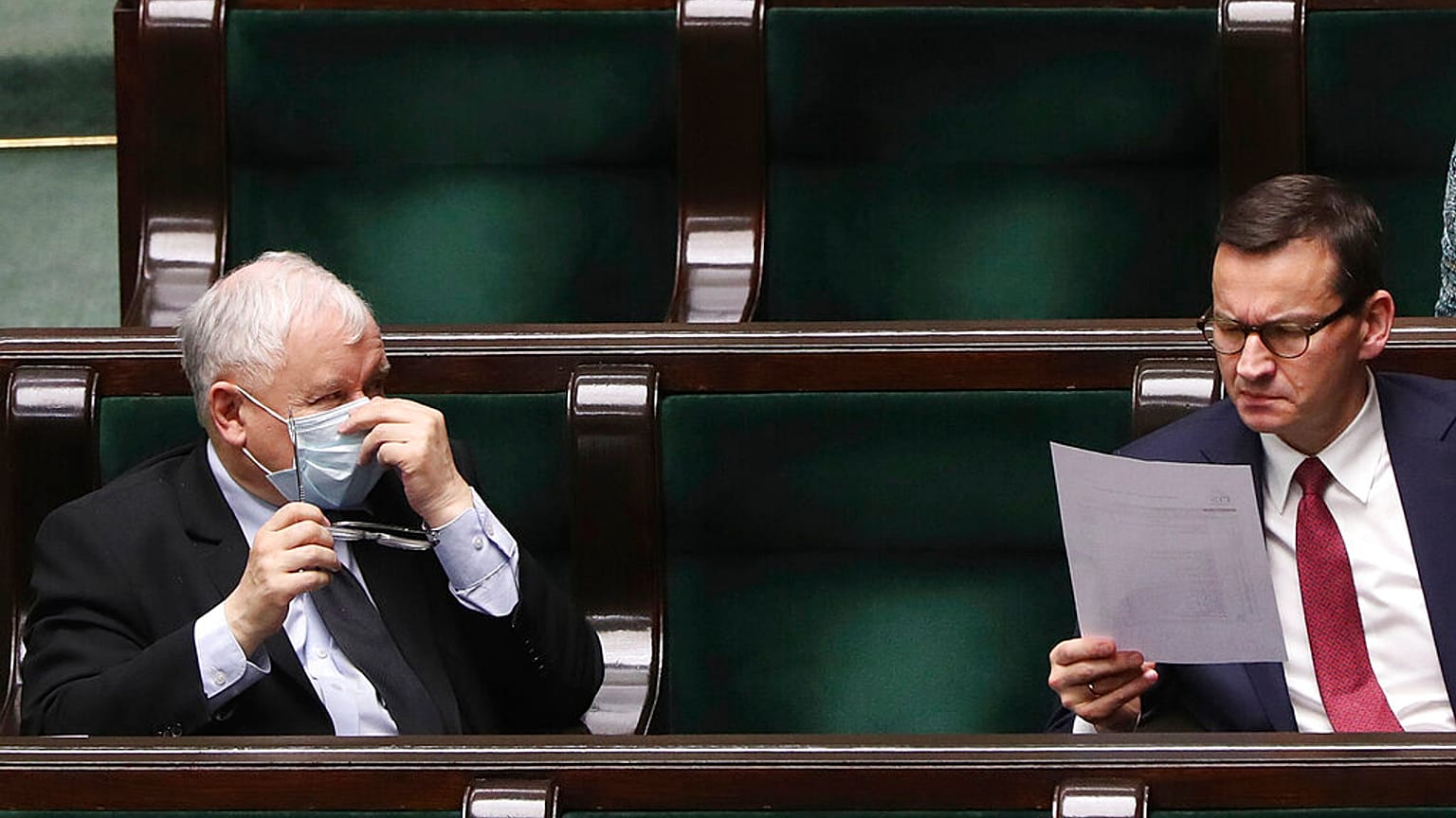 Morawiecki és Kaczinsky a Szejmben.