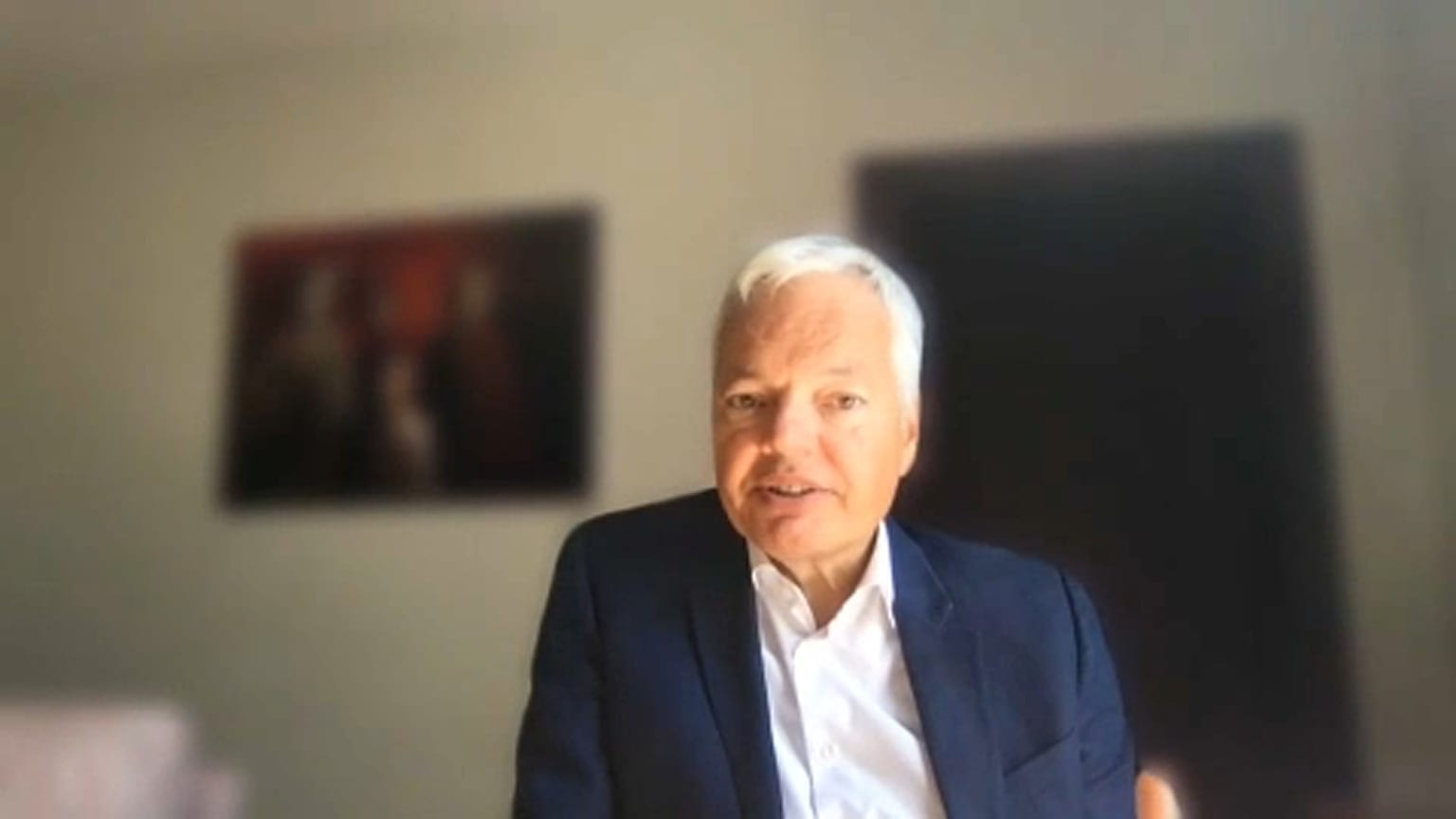 Elzárná a pénzcsapokat a demokrácia védelmében az igazságügyi biztos