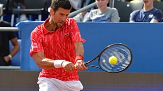 Mindestens vier hochklassige Tennisspieler haben sich bei der Adria Tour mit dem Coronavirus infiziert.