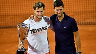 Djokovic posa con el austriaco Dominic Thiem, ganador del torneo