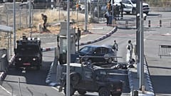 صورة أرشيفية لقوات إسرائيلية بعد مقتل فلسطيني عند حاجز إسرائيلي