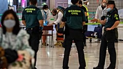 Controles en el aeropuerto de Madrid Adolfo Suárez - Barajas 