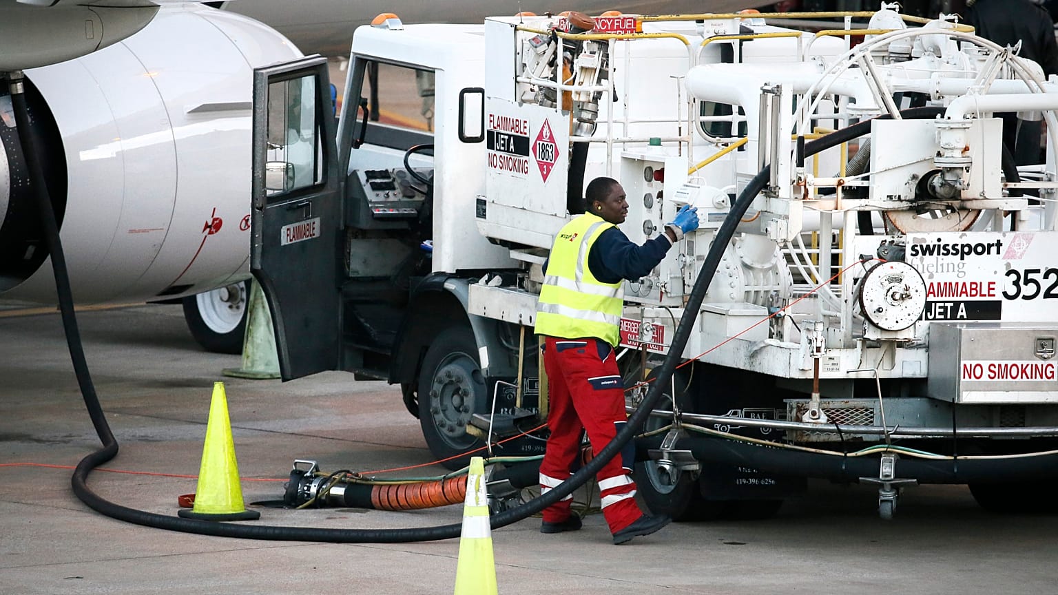 Uluslararası havaalanı yer hizmetleri şirketi Swissport çalışanları