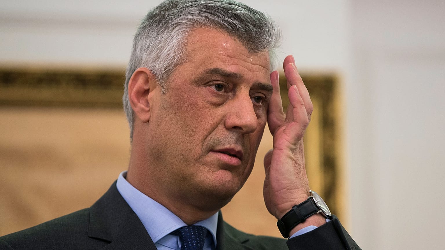 Megérkezett hágai kihallgatására a koszovói elnök