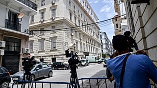 الجزائر: أحكام قاسية تتعلق بقضايا فساد وتبييض أموال واستغلال النفوذ لمقربين من النظام السابق