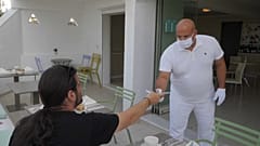 Où trouver un hôtel prêt à affronter le Covid-19 ? Reportage à Naxos, en Grèce
