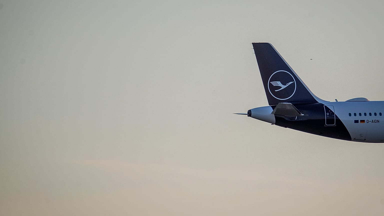 Heck eines A321 der Lufthansa in Frankfurt.