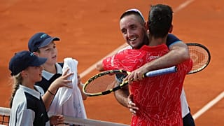 Đoković Troickival ölelkezik – mindketten megfertőződtek