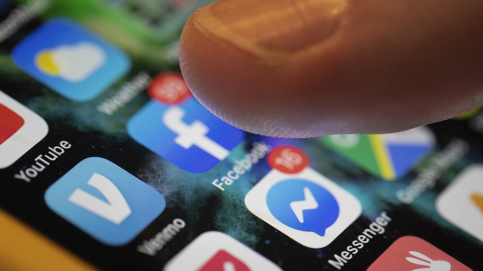Sosyal puanlama sistemi: Facebook'ta yaptığınız bir paylaşım kredi almamıza engel olabilir mi?
