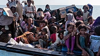Endonezya açıklarında kurtarılan Arakanlı Müslüman sığınmacılar