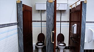 Sifon çekmek Covid-19'un havada yayılmasına neden oluyor | Araştırma