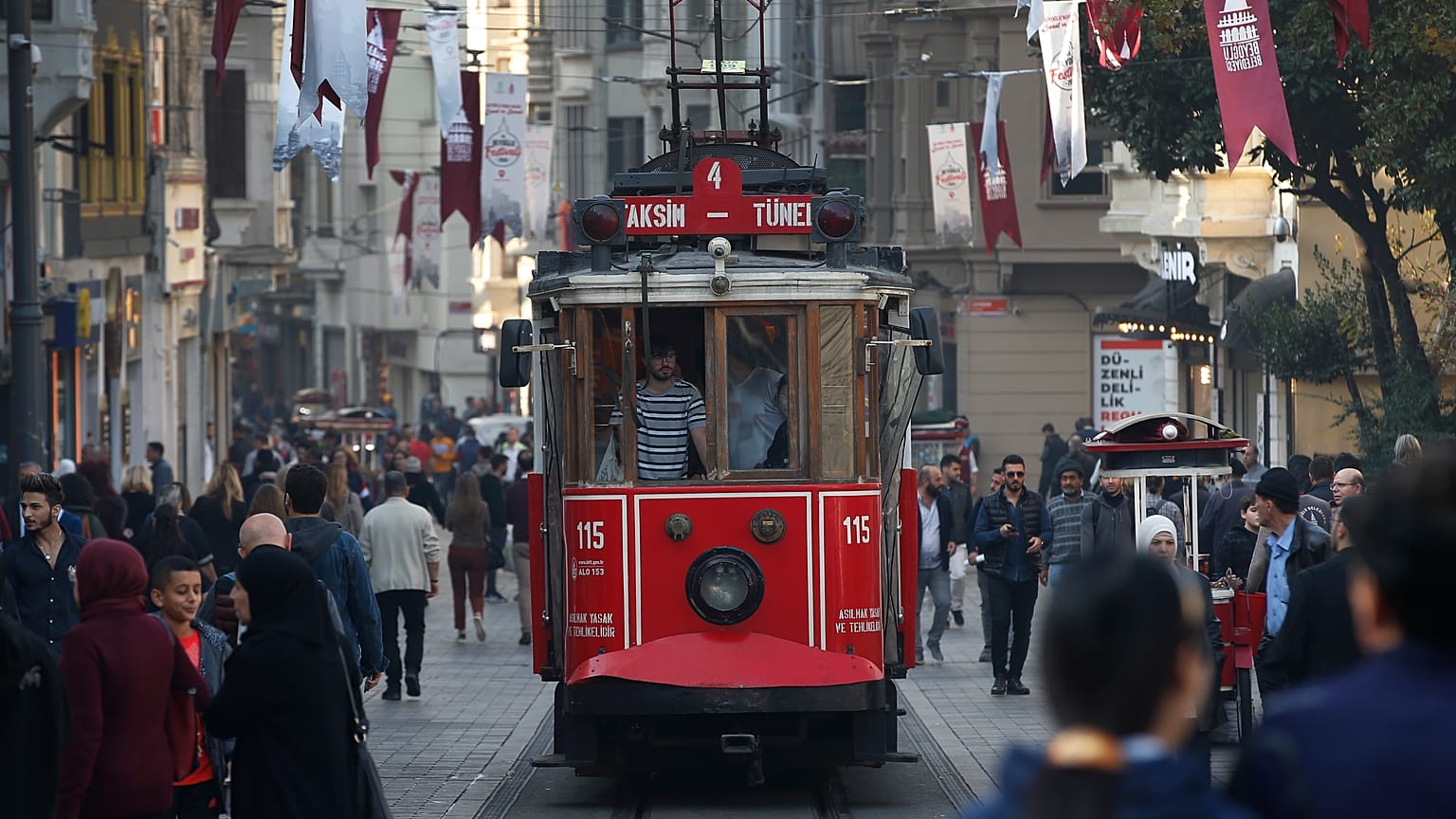 İstiklal Caddesi (arşiv) 