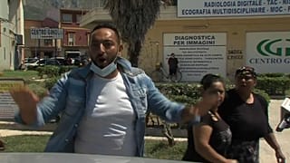 Mondragone, il focolaio della rabbia tra italiani e rom 