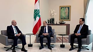 الرئيس اللبناني ميشال عون رفقة رئيس الوزراء حسن دياب ورئيس مجلس النواب نبيه بري في القصر الرئاسي في بعبدا بشرق بيروت - لبنان