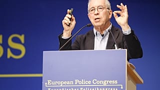 Mafia e spettacolo: folklore, investimenti e riciclaggio. Ma con le scommesse nello sport...